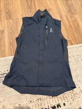 On Running Lightweight Navy Blue Weather Vest
